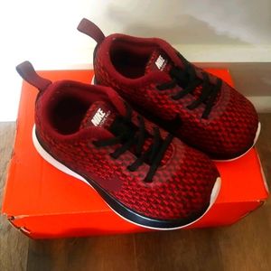Nike size 6 toddler boy shoes